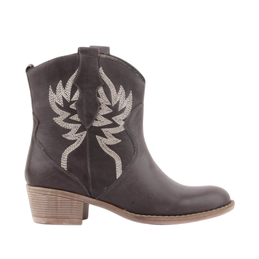Gri Deri Nakışlı Fermuarsız Kadın Bot Gri Deri Nakışlı Fermuarsız Kadın Bot