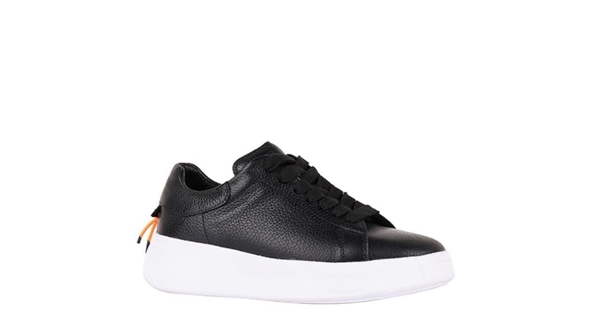 Siyah Deri Bağcıklı Kadın Ayakkabı